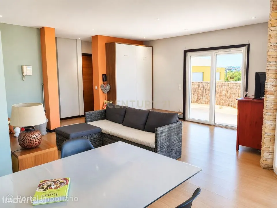 ​Estúdio com terraço e garagem em Carcavelos
