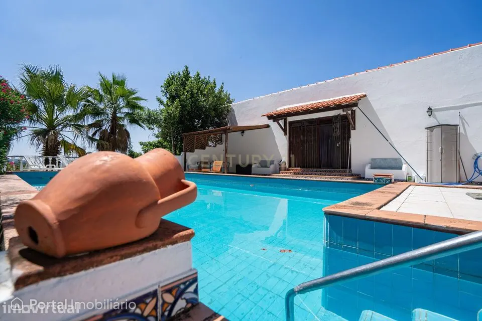 Moradia T3+1 com piscina para venda em Santarém