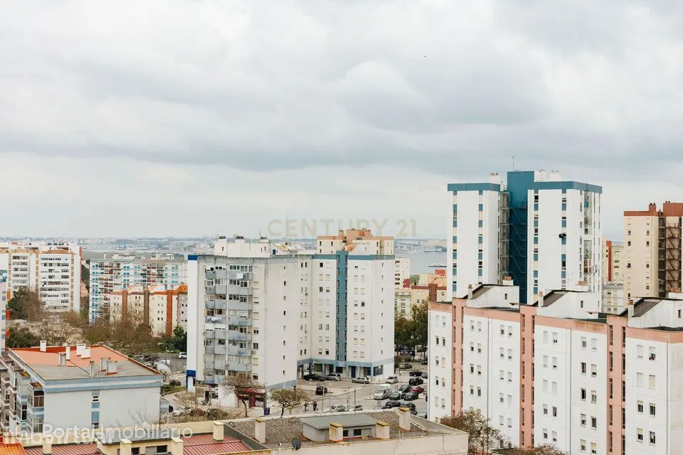 T3 Laranjeiro - vista Rio, Sol todo o dia, ideal para a sua Família!