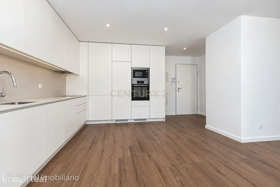 T2 Novo e Exclusivo no Neudel | Terraço de 32 m² + Espaço Extra de 44