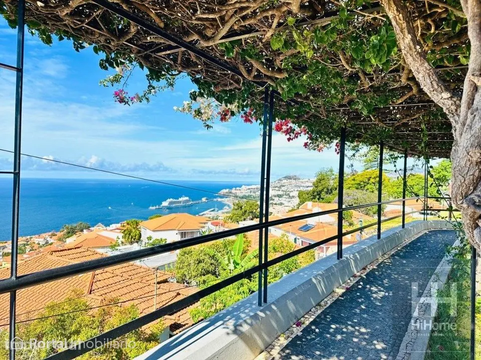 Moradia T4 +1 na Pedra Sina com vista mar