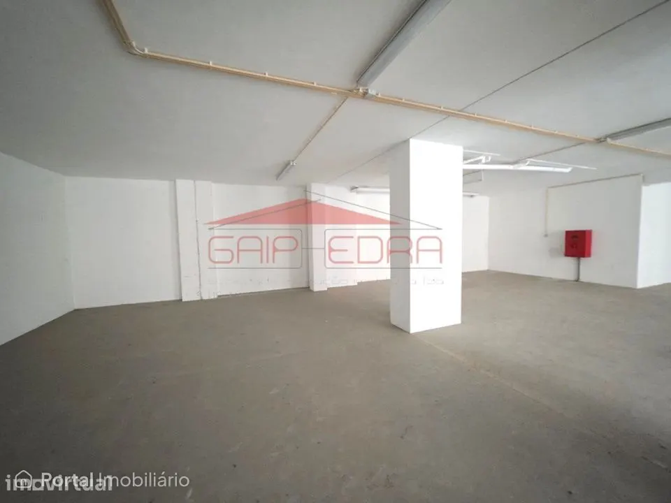 Armazém e 28 garagens na Figueira da Foz