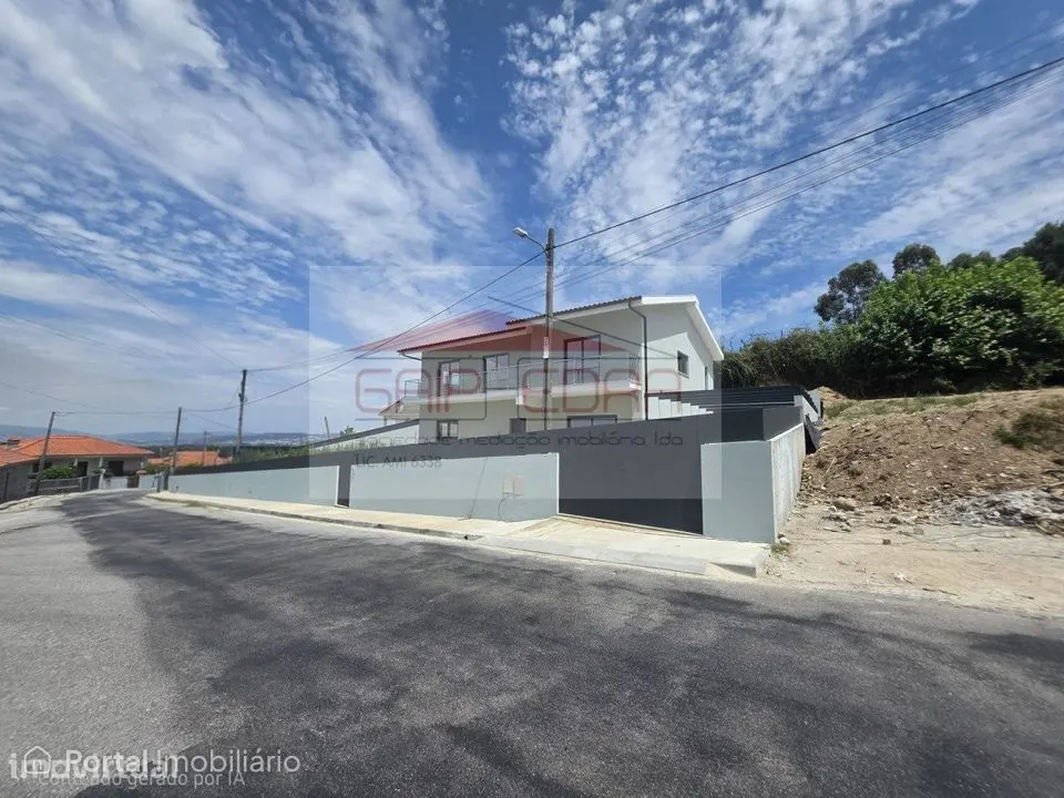 Moradia 4 frentes nova com 840 m2 terreno em Felgueiras