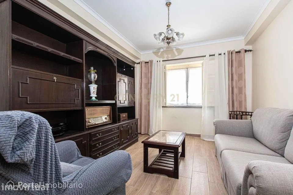 Apartamento T3 com Duas Frentes e Duplo Acesso | Venteira, Amadora