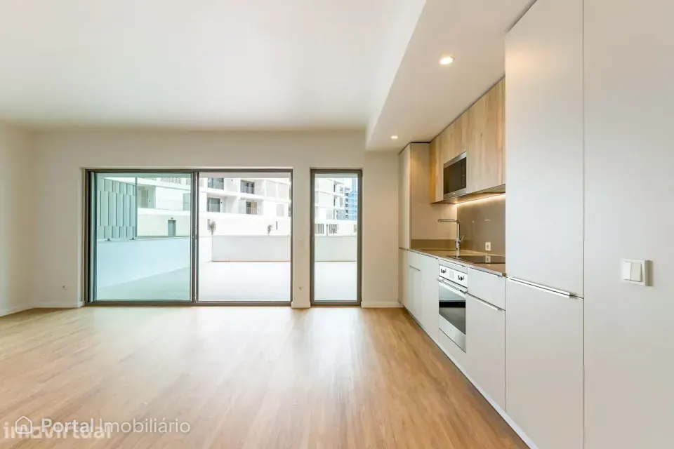 2-bedroom apartment for sale in Santo António dos Cavaleiros e Frielas