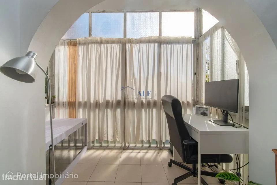 Apartamento T2 com elevador na Buraca, Amadora
