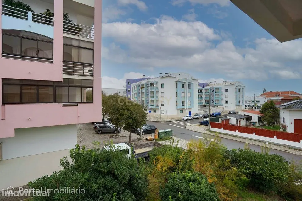T2 com Garagem na Costa da Caparica – Conforto, Espaço e Excelente Loc