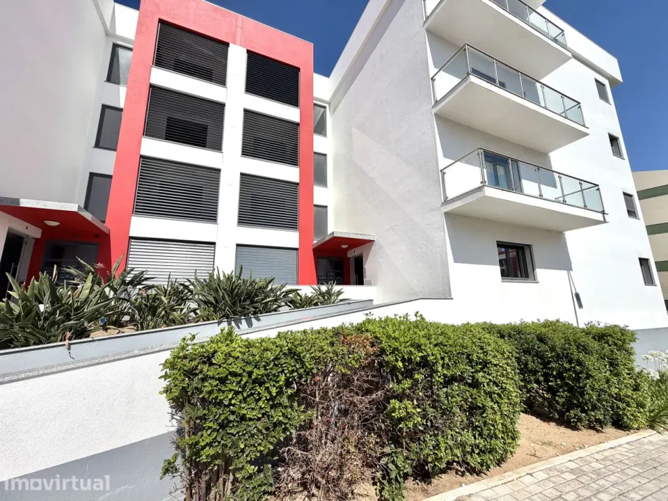 Apartamento T2 com Garagem Box para 3 carros
