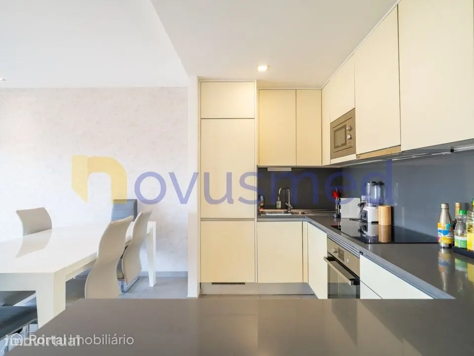 Apartamento T3, com piscina e garagem, Albufeira