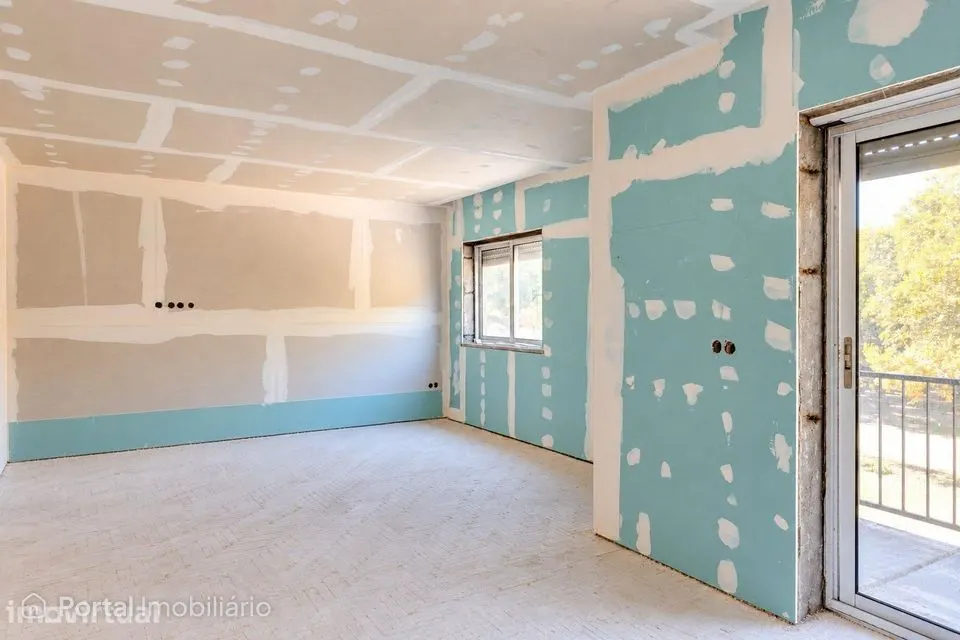 T3 + Sótão | Av. Liberdade, Braga | Remodelação em fase de...