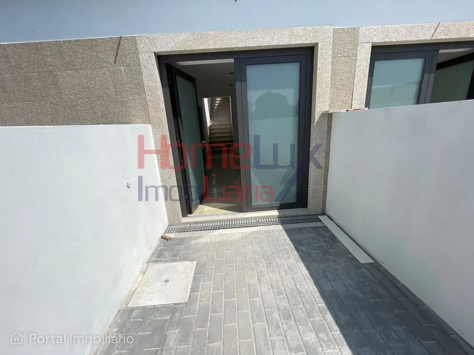 3-bedroom house for sale in Lobão