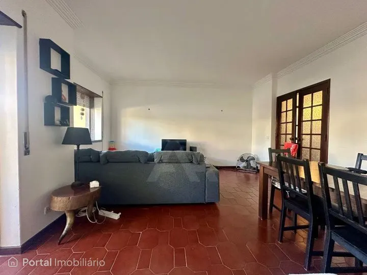 Apartamento T2 com terraço em Alcabideche