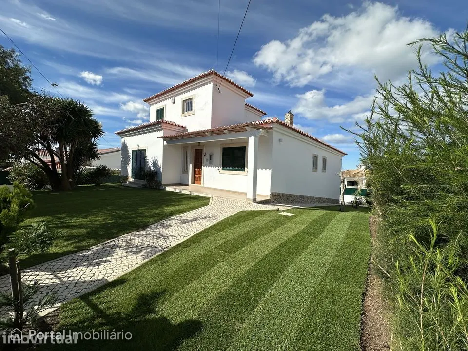 Moradia Isolada T3 com Piscina e Vista Mar na Ericeira