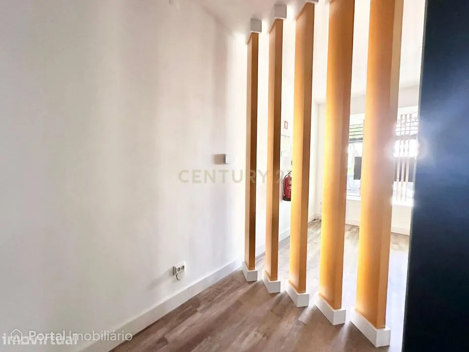 Loja comercial na Avenida Elias Garcia- Lisboa