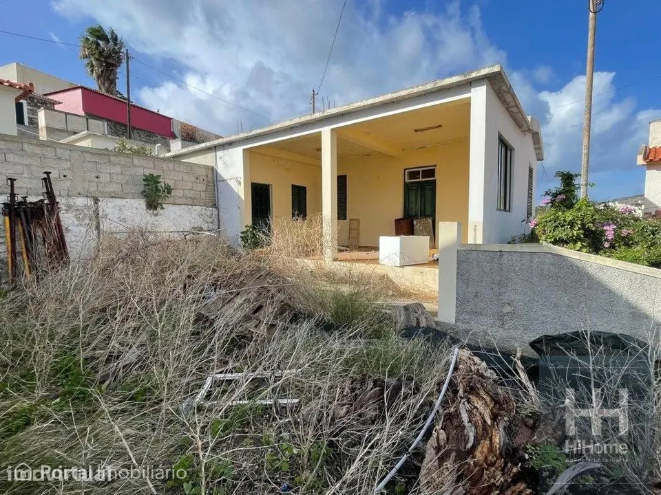 Moradia T3 para Recuperar no Porto Santo