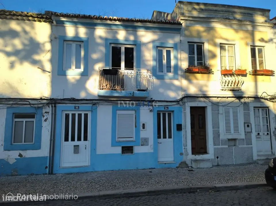 Prédio arrendado no centro do Montijo – rendimento 1.270 €/mês