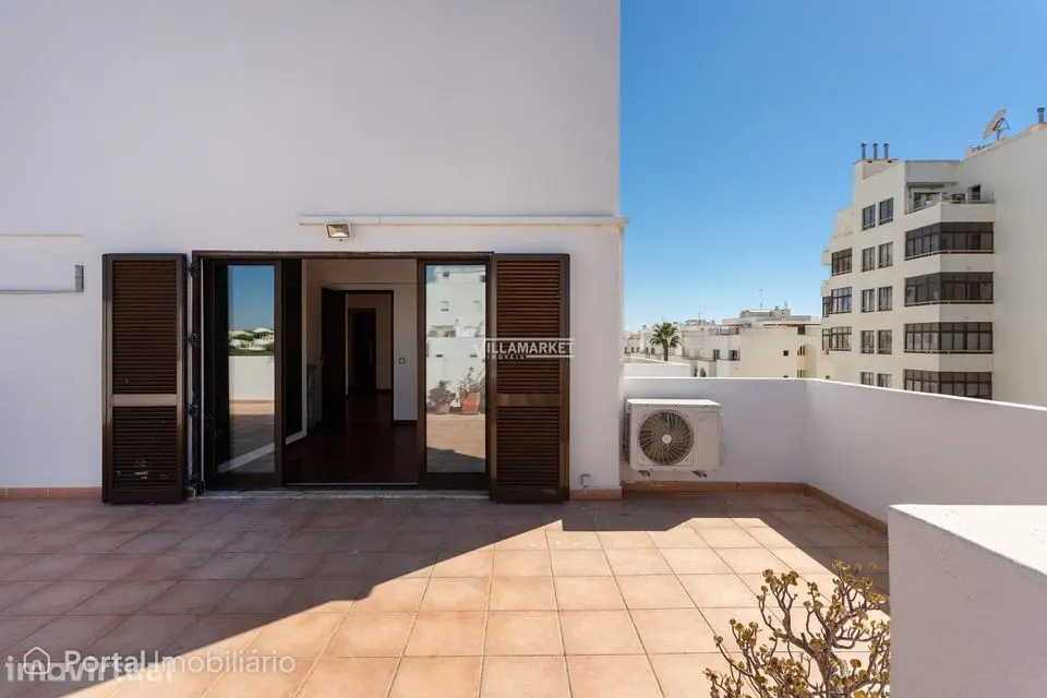 Apartamento T2 Totalmente Remodelado com terraço com 40m2 e parqeament