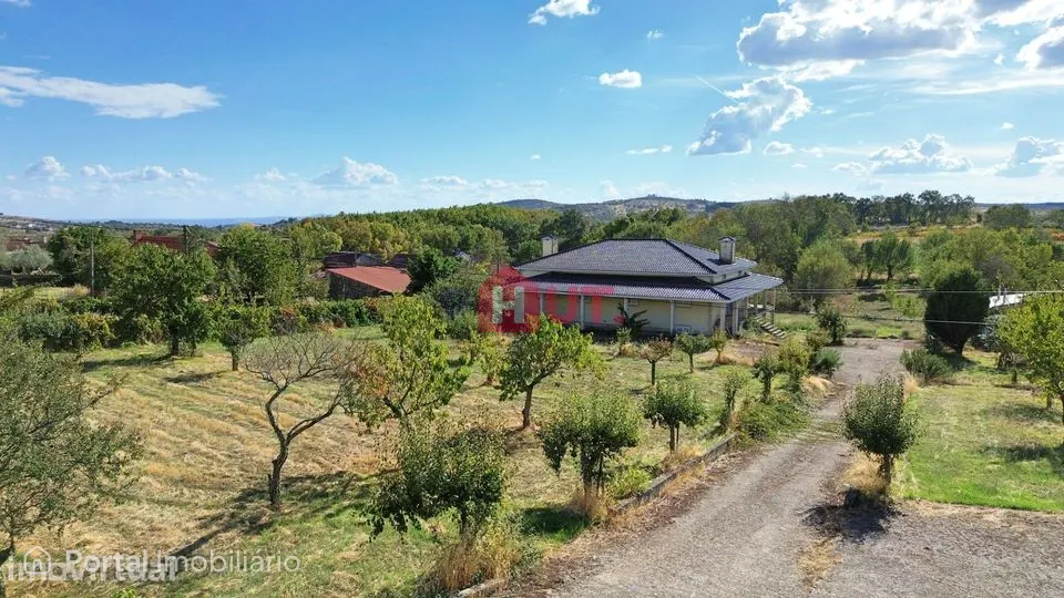 Moradia V4 c/ Piscina Bragança Oportunidade!!!