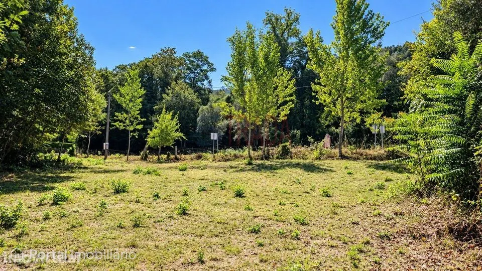 Terreno plano para construção | 1.600 m² | Balança – Terras de Bouro