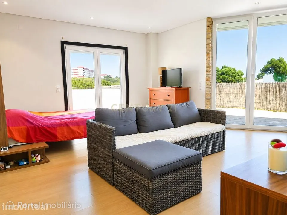 ​Estúdio com terraço e garagem em Carcavelos