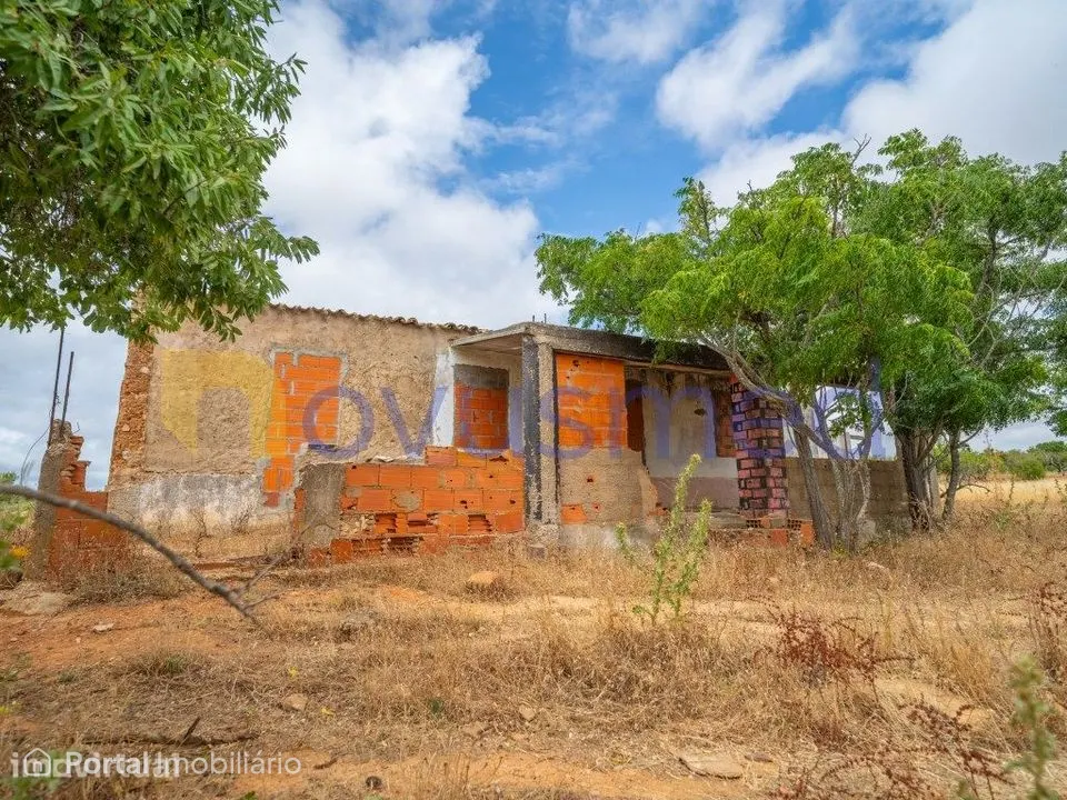 Quinta de 2,1 ha com Potencial para Turismo Rural- Guia Valverde