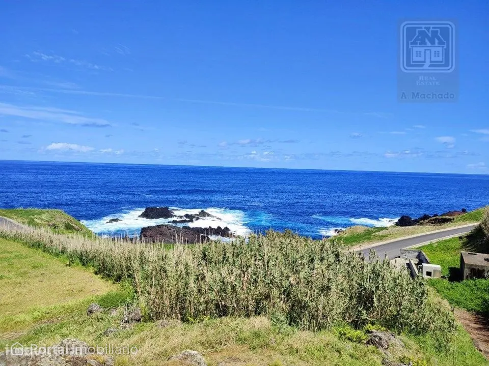 Land for sale in Mosteiros