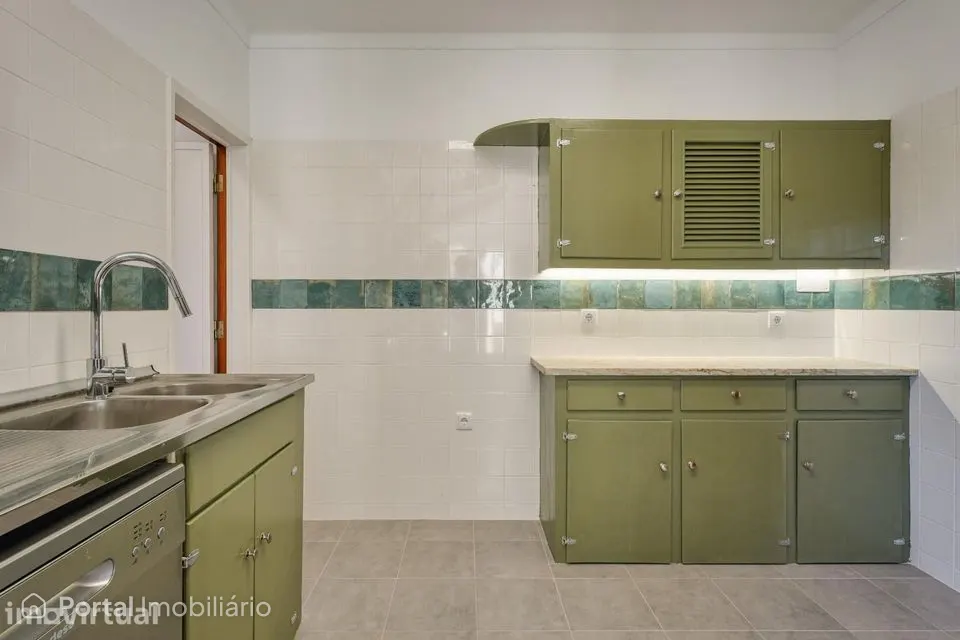 Apartamento T2 Remodelado | Amoreira, Alcabideche