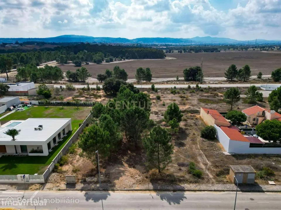 Land for sale in Quinta do Anjo