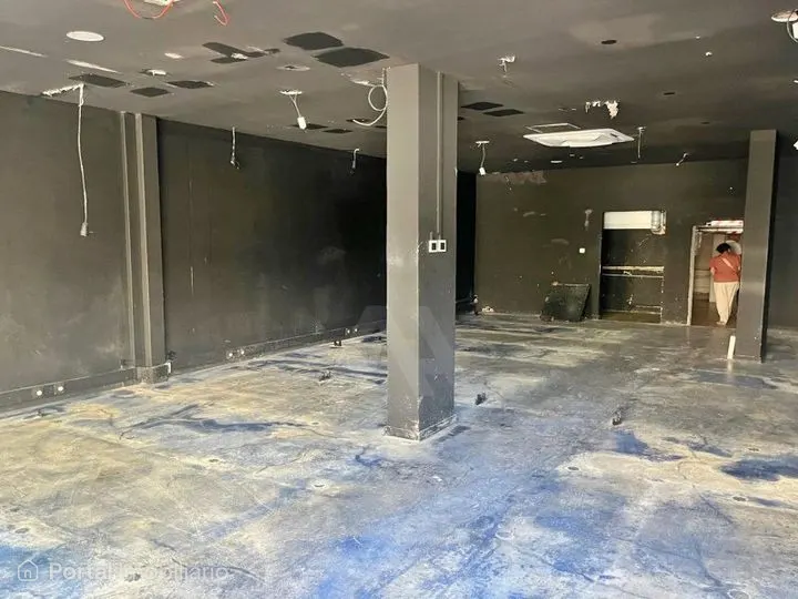 Imóvel comercial à venda em Loures