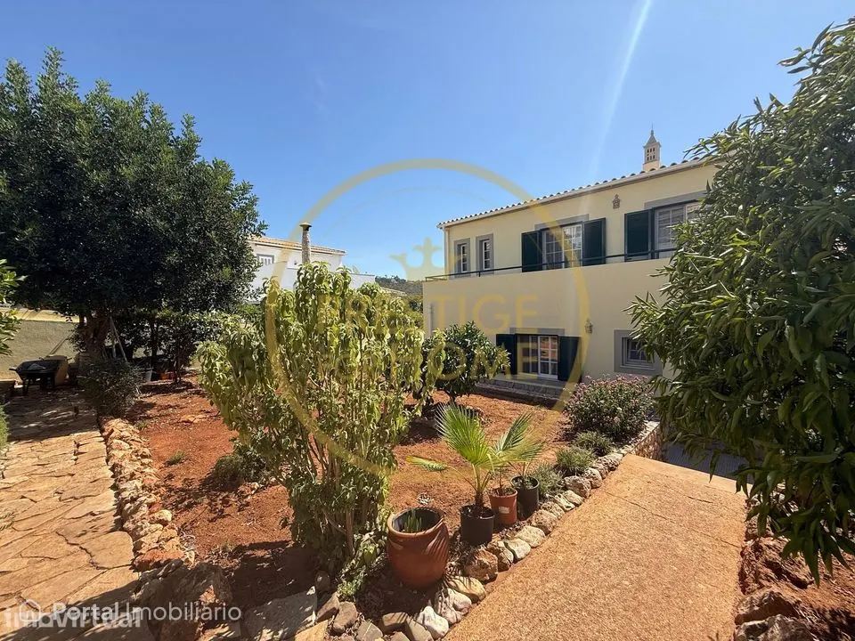 Encantadora moradia independente à venda em Loulé, numa zona residenci