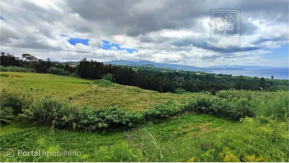 Land for sale in Fenais da Ajuda