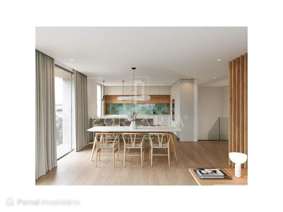Penthouse T4 duplex novo com terraço na praia da Barra