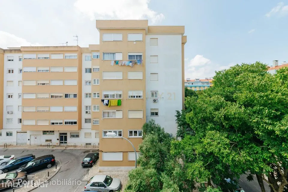 Apartamento T2 em Linda-a-Velha