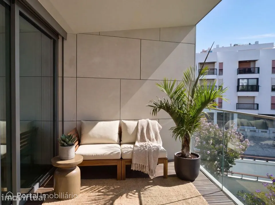 Apartamento T1 com duas varandas, estacionamento e arrecadação,...