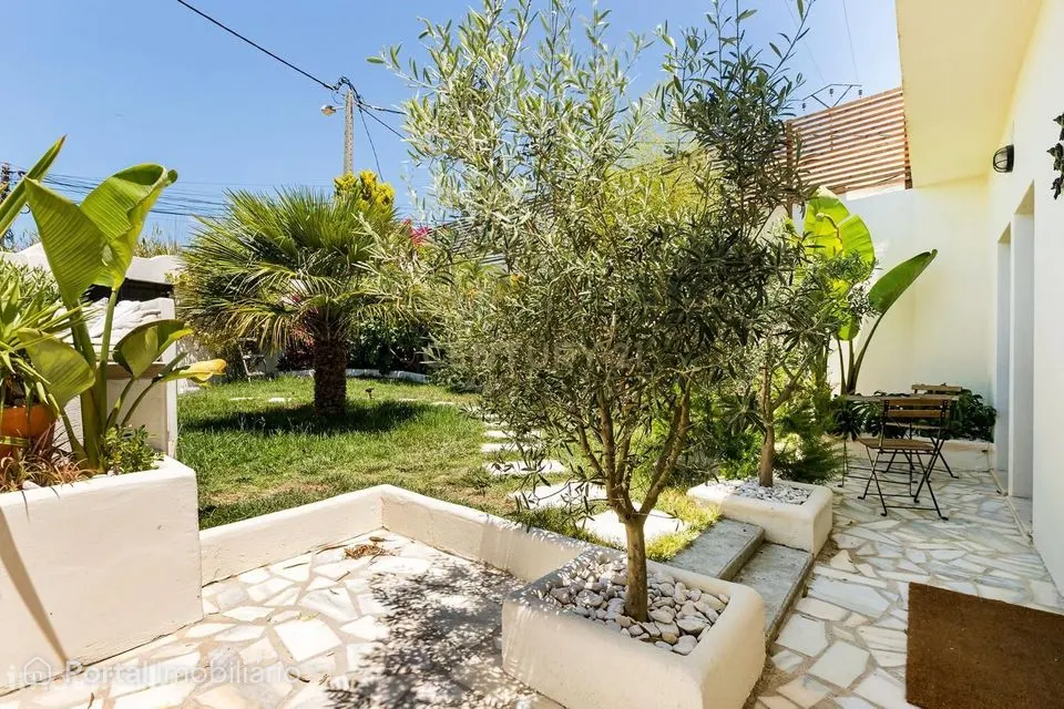 Moradia Independente T5 naTrafaria| Totalmente Remodelada | Piscina