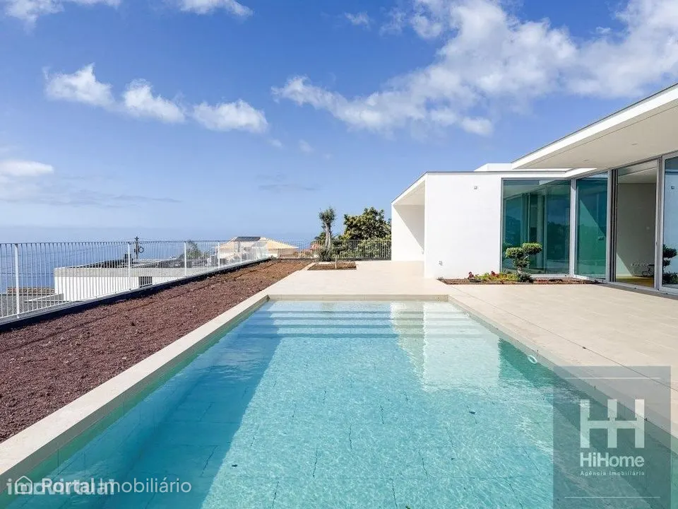 Moradia de luxo T4 térrea com vista mar no Estreito da Calheta