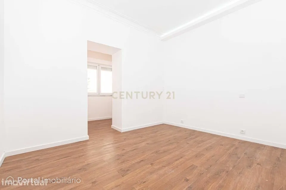 Apartamento T1+1 em Moscavide com logradouro