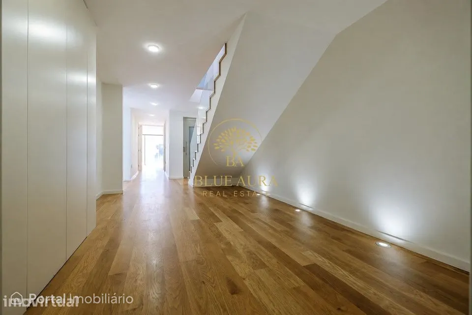 Moradia T2 Duplex na segunda linha de mar - Praia da Madalena