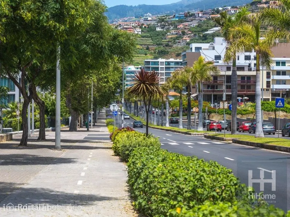 Lugar de estacionamento na Estrada Monumental, São Martinho
