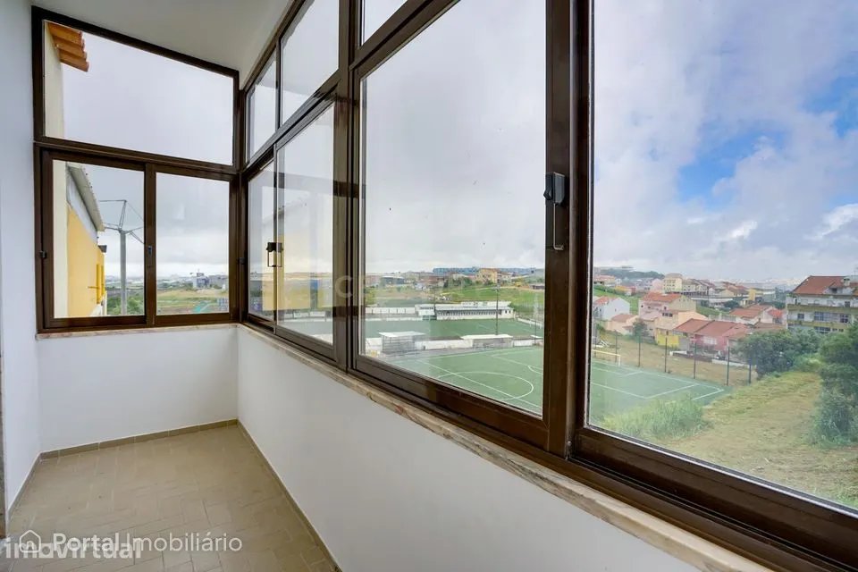 Apartamento Renovado T3 em Camarate, com Vista Panorâmica