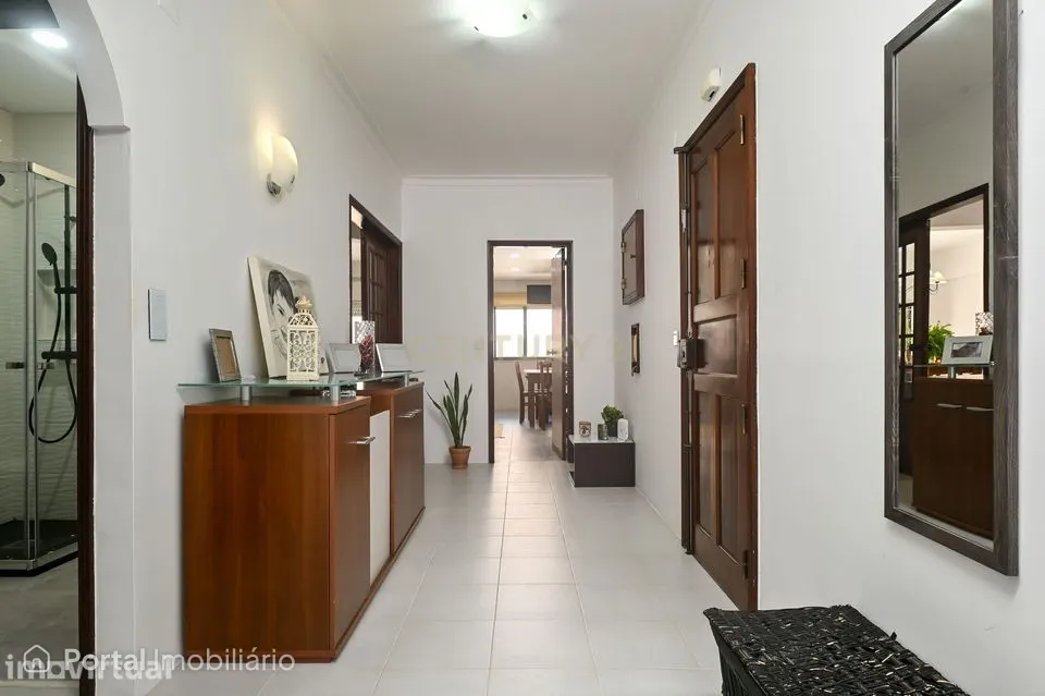Apartamento T3 semi-remodelado, luminoso e pronto a habitar, na Rincho