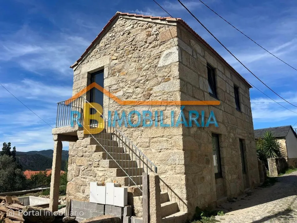 Apartamento T0 c/ piscina em Alvarenga