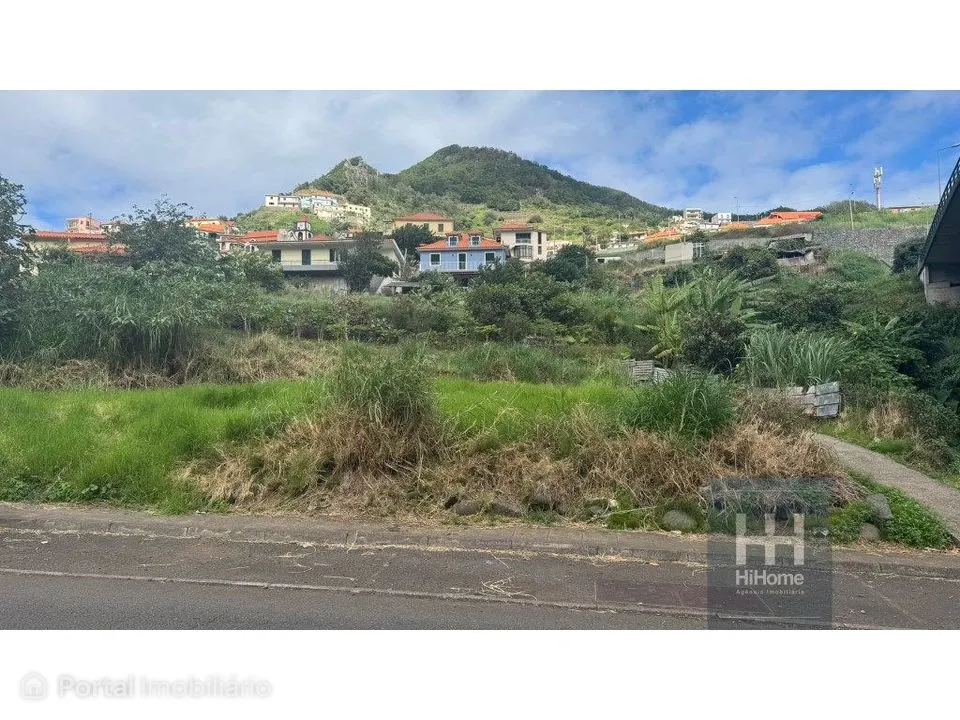 Terreno com 560 m2 em Machico