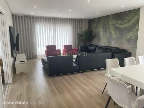 Apartamento T5 em Sacavém, terraços com Vista Panorâmica