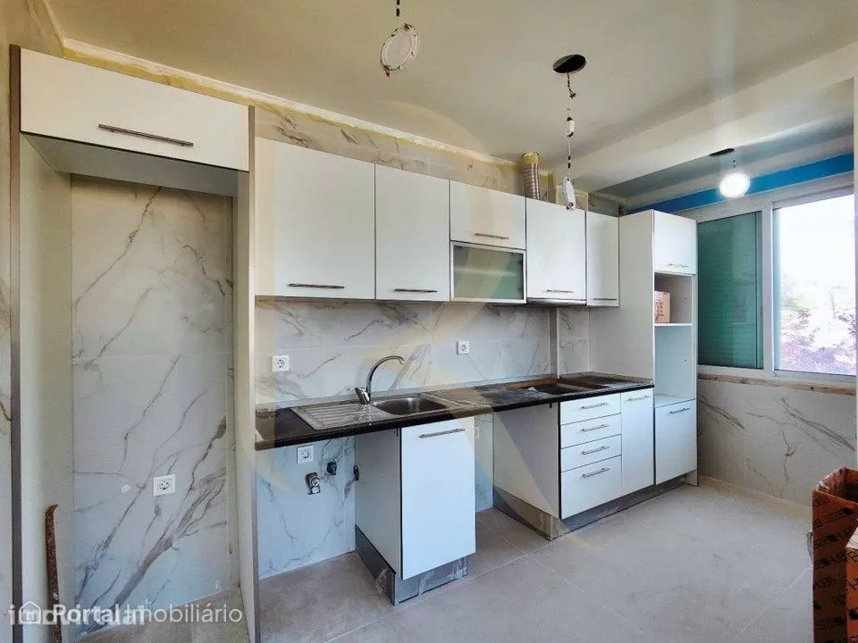 Apartamento T4 remodelado no Laranjeiro - Almada