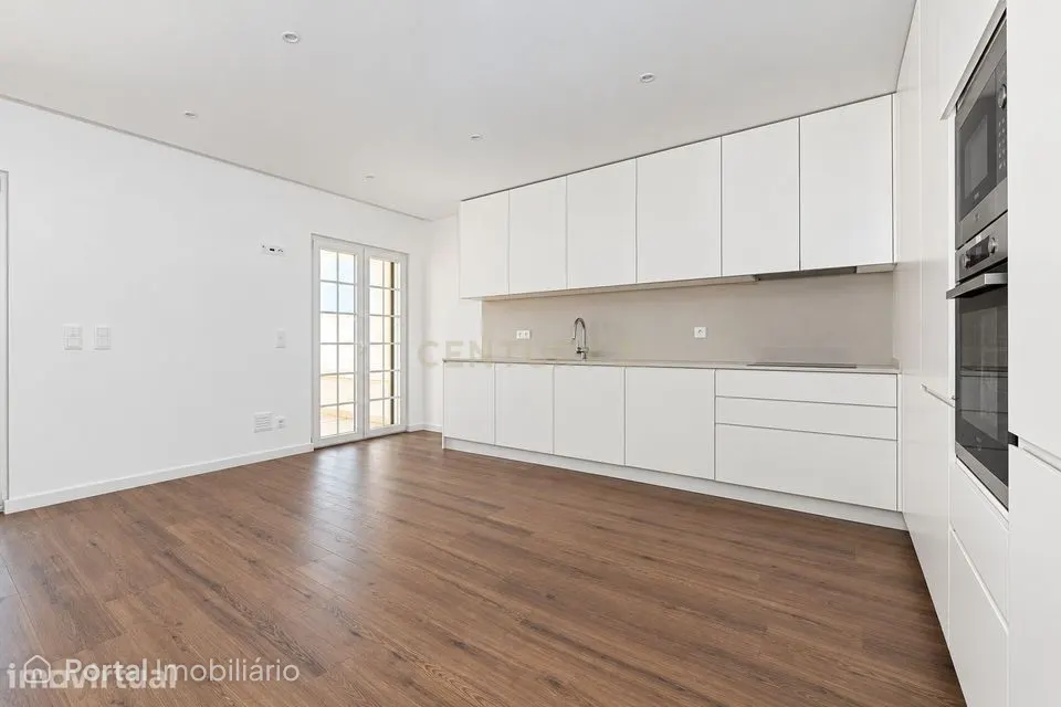 T2 Novo e Exclusivo no Neudel | Terraço de 32 m² + Espaço Extra de 44