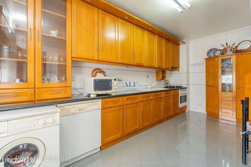 Apartamento T3 em Massamá, junto ao Shopping Center