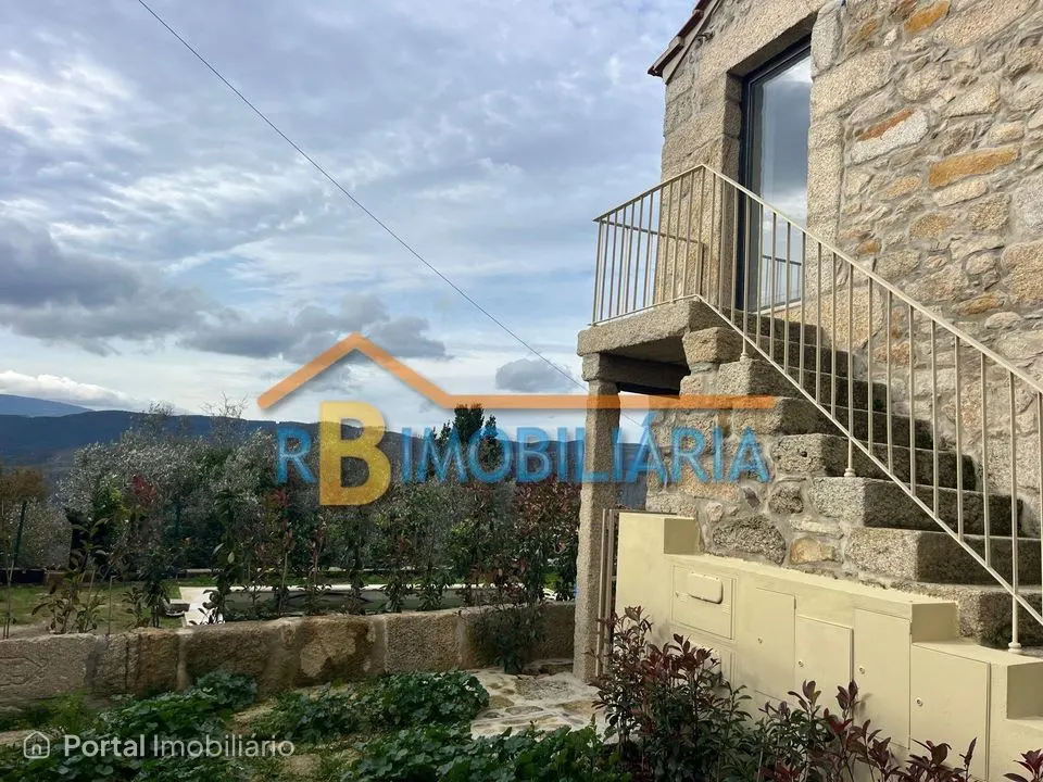 Apartamento T0 c/ piscina em Alvarenga, Arouca