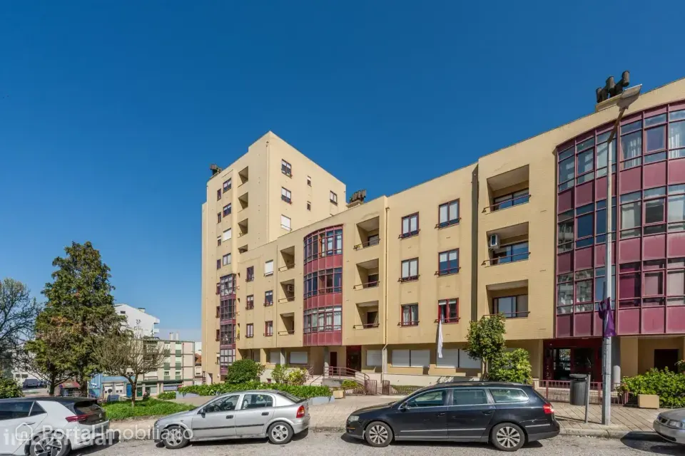 4-bedroom apartment for sale in Paranhos