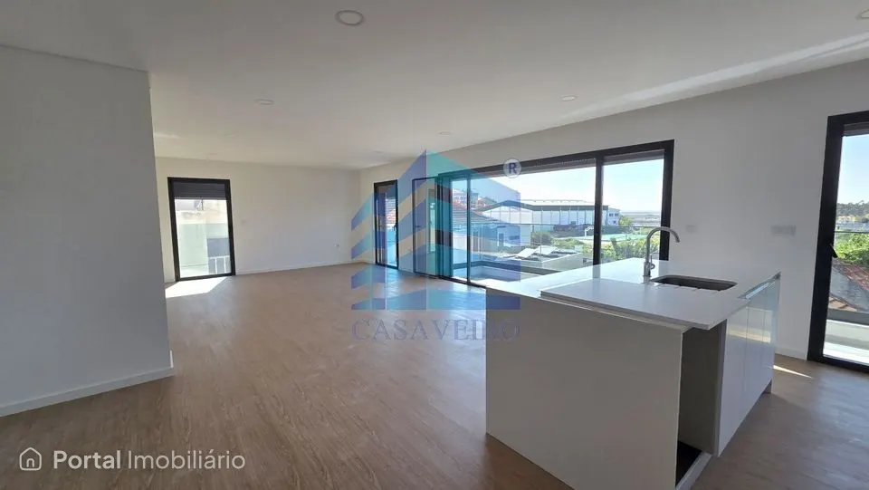 Apartamento T2 Duplex com terraço e Garagem Fechada